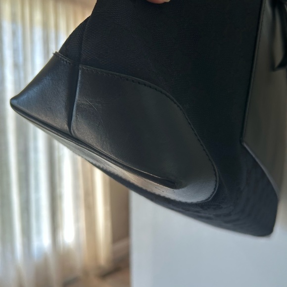 ‼️SOLD‼️😍Authentic GUCCI Black leather and Canvas GG front pocket Tote. - Picture 7 of 12